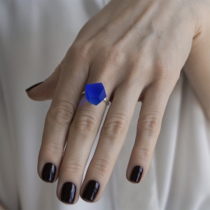 Ring Cobalt Blue 12mm Minimal ring band silver on model.jpg