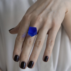 Ring Cobalt Blue 16mm Minimal ring band silver on model.jpg