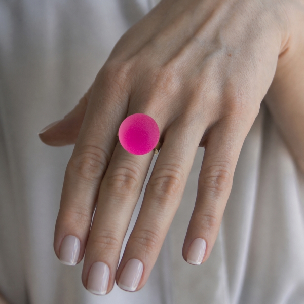 PIERŚCIONEK KULA FLUO PINK 20MM