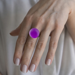 Ring KULA PURPLE 20mm Signature ring band silver on model.jpg