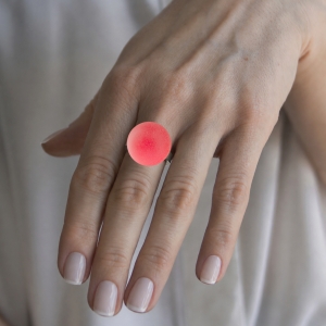 Ring KULA FLUO RED 20mm Signature ring band silver on model.jpg