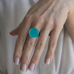 Ring KULA AQUA BLUE 20mm Signature ring band gold-plated on model.jpg